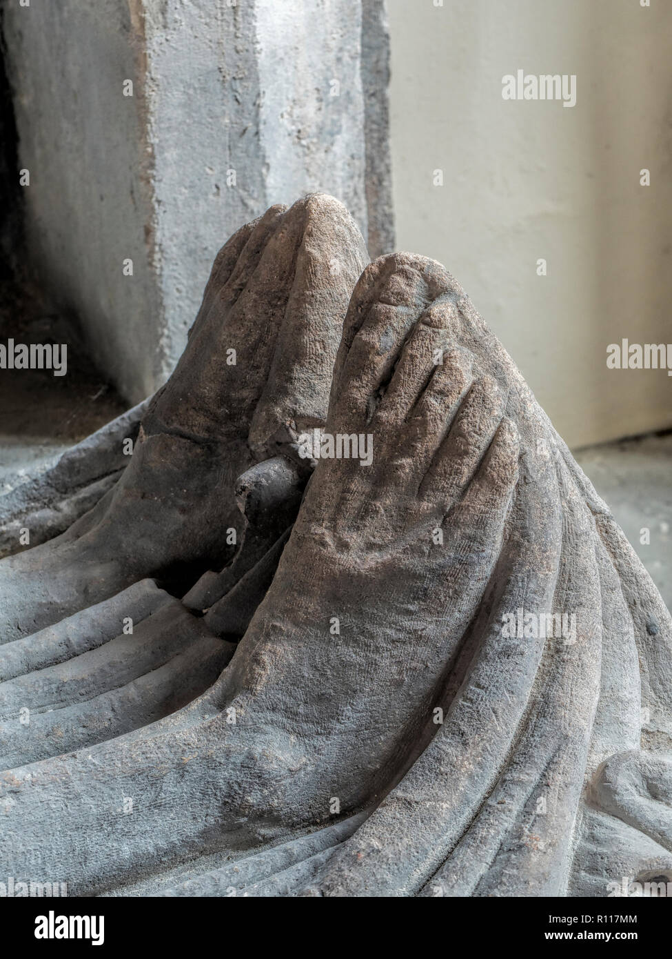 Dettaglio sul 'memento mori tomba di Giovanni Golafre, in Fyfield, Oxfordshire, Regno Unito Foto Stock