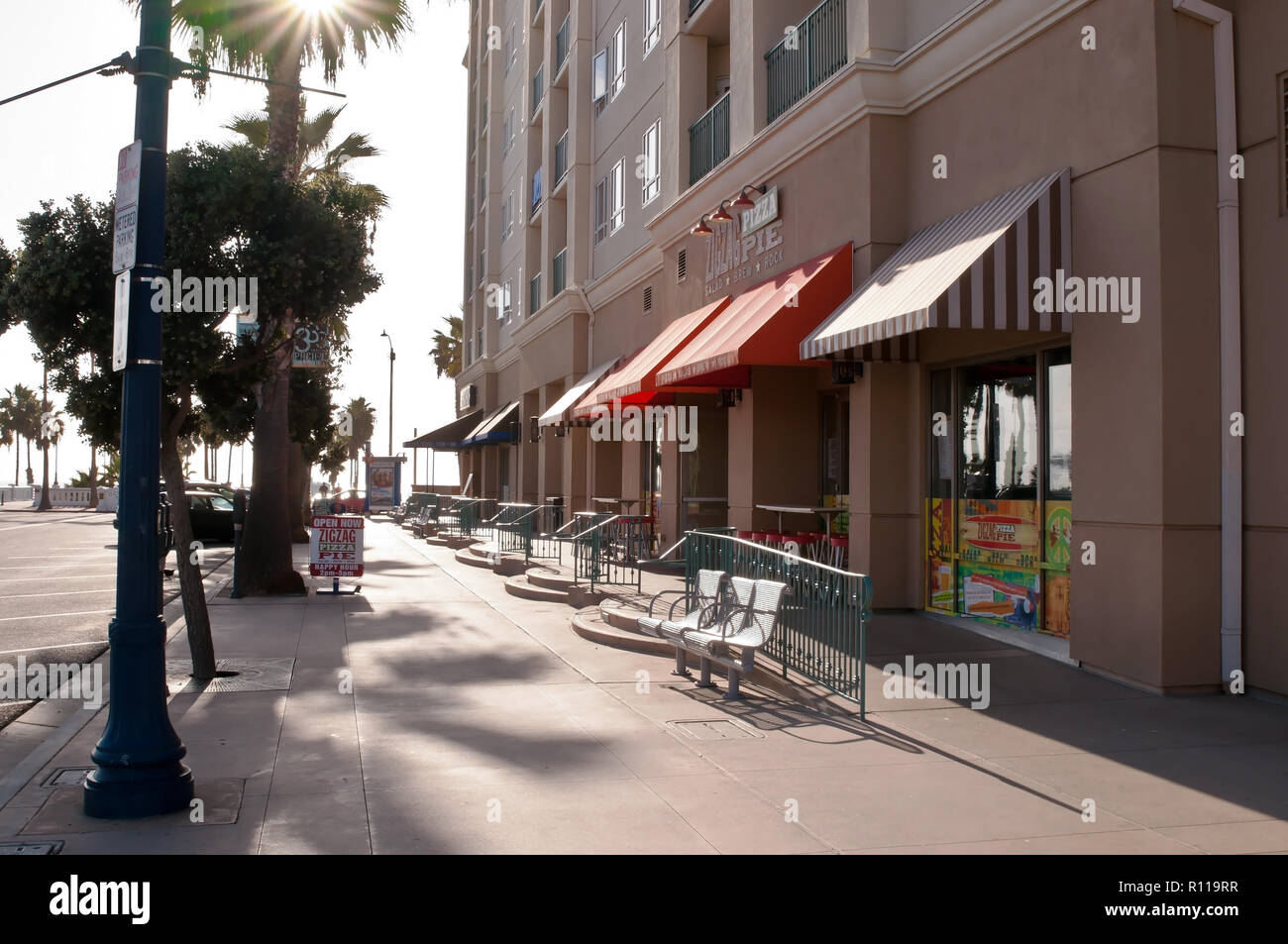 Pier Visualizza Modo guardando verso l'Oceanside Pier in Oceanside Pier in Oceanside, California, Stati Uniti d'America Foto Stock