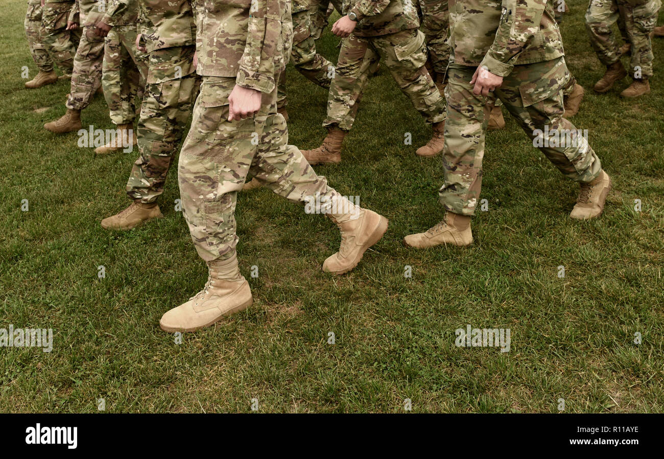 I soldati USA le gambe di camuffamento verde uniforme militare. Le truppe DEGLI STATI UNITI Foto Stock