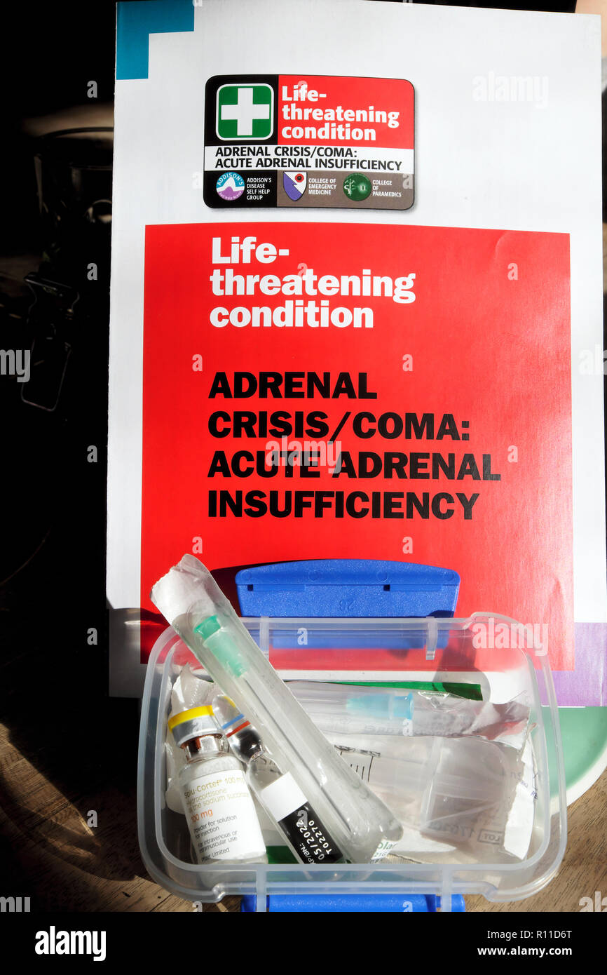 Crisi surrenale/Coma insufficienza adrenocorticale acuta kit medico e voci di farmaco UK Foto Stock