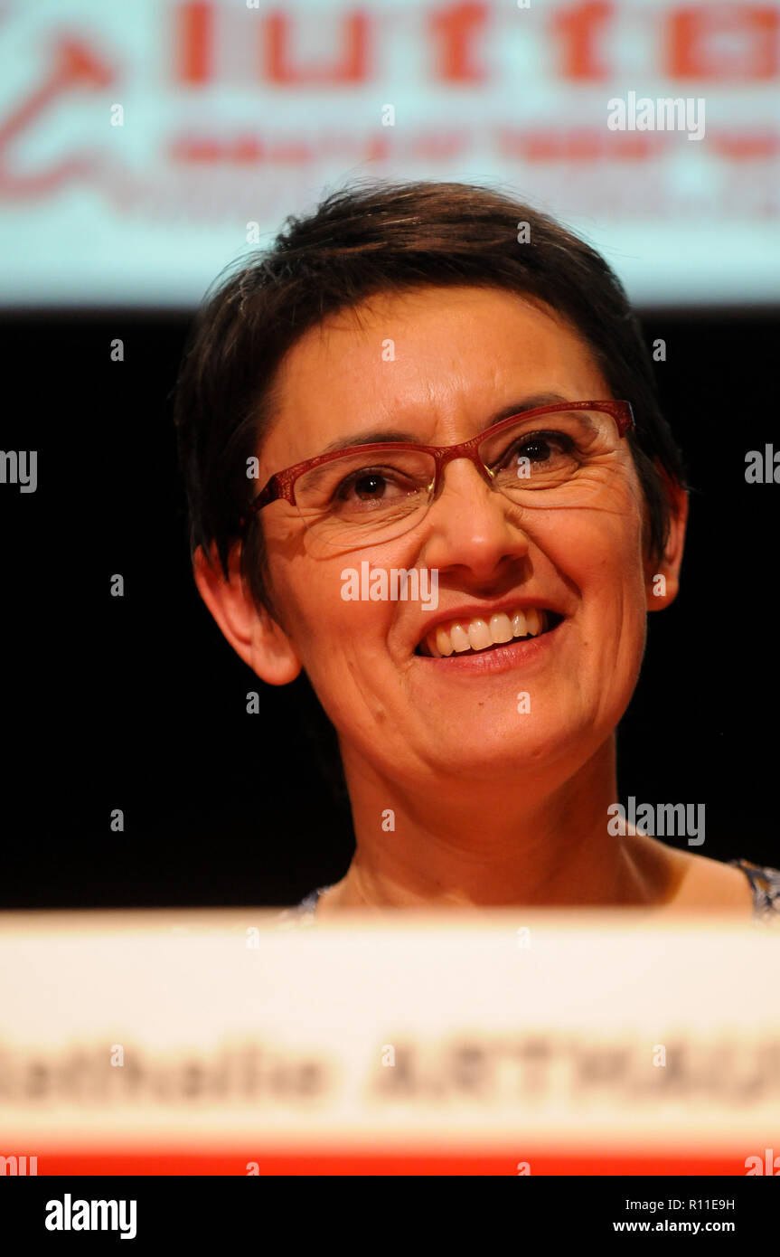 Nathalie Arhaud, leader di estrema sinistra parte Lutte Ouvriere - La lotta della classe operaia Party - Colloqui IN VENISSIEUX, Francia Foto Stock