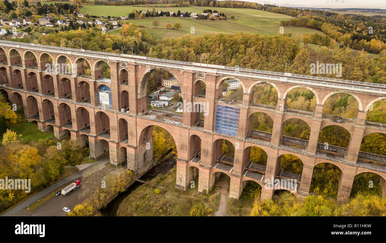 Vista aerea sul Goeltzschtalbruecke in Netzschkau Vogtland Germania più grande ponte in mattoni del mondo Foto Stock