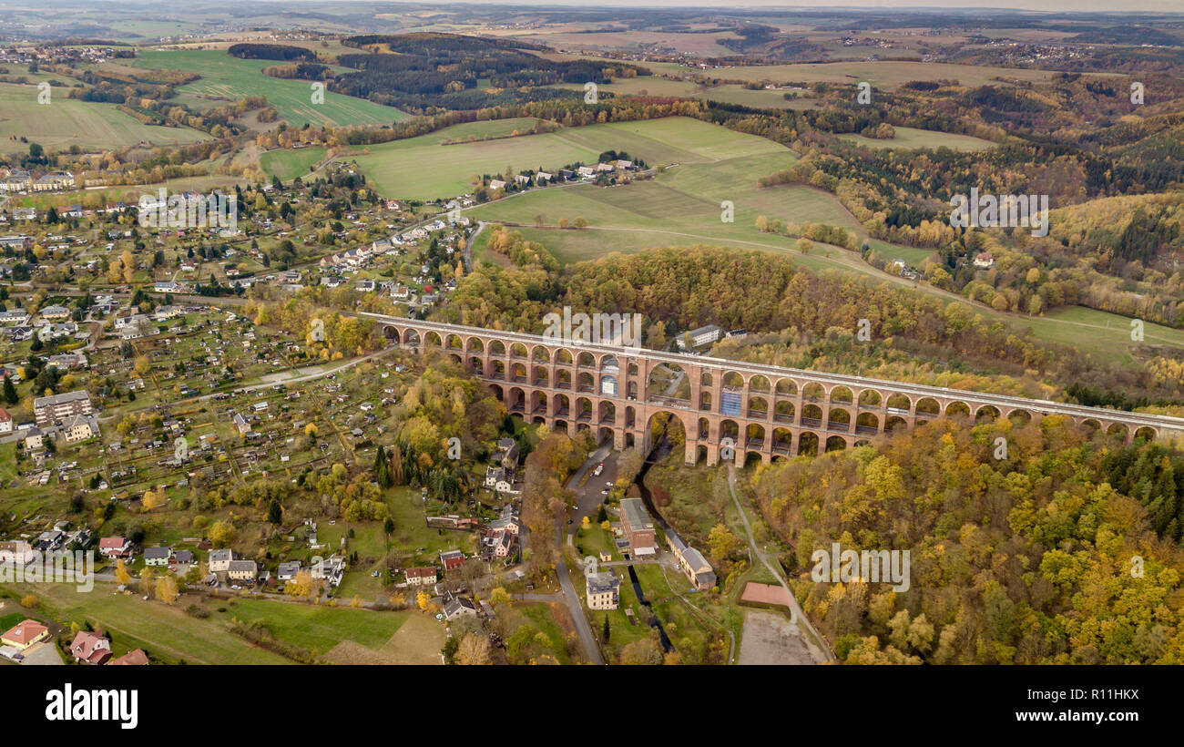 Vista aerea sul Goeltzschtalbruecke in Netzschkau Vogtland Germania più grande ponte in mattoni del mondo Foto Stock