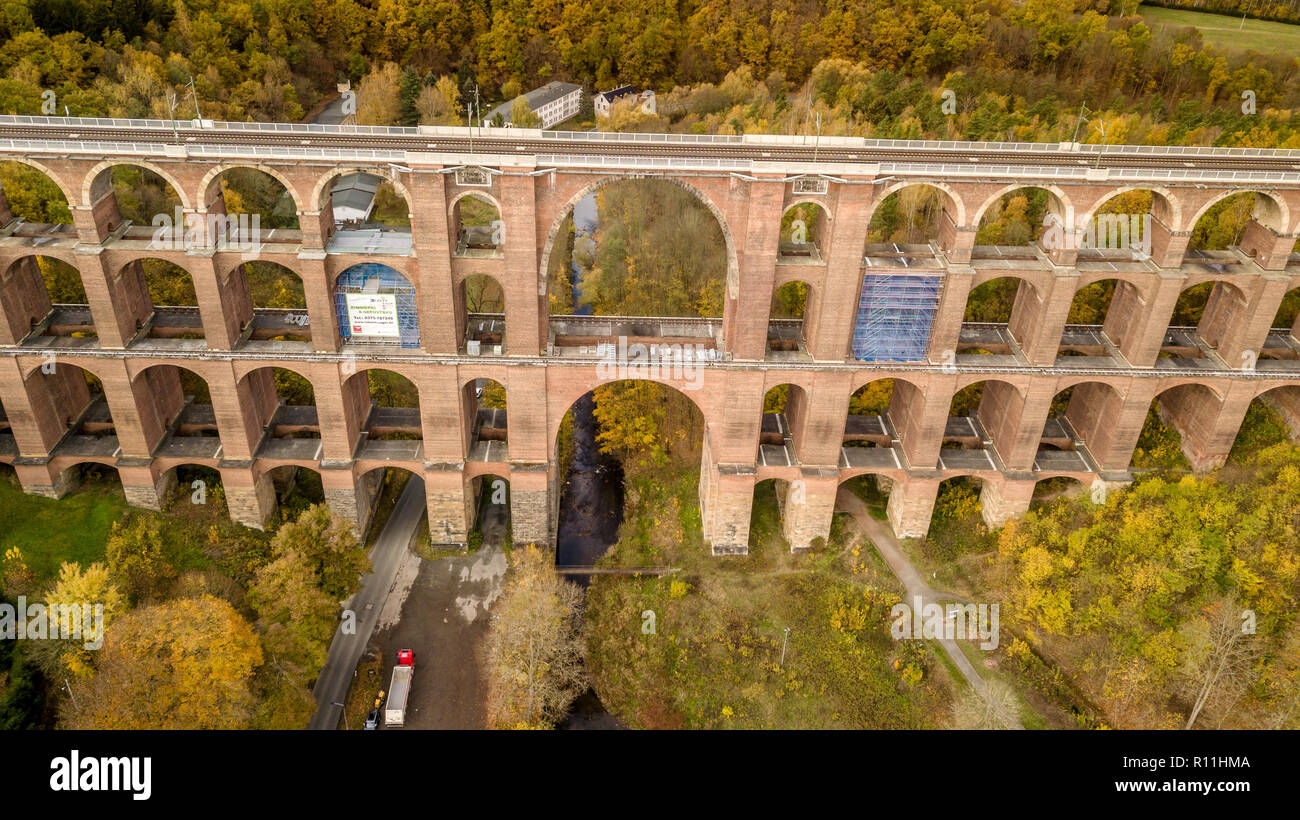 Vista aerea sul Goeltzschtalbruecke in Netzschkau Vogtland Germania più grande ponte in mattoni del mondo Foto Stock