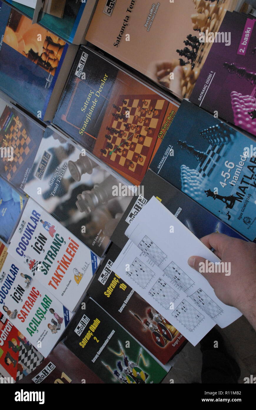Ankara, Turchia - 4 Maggio 2013: Libri di Scacchi visualizzare al Golden Shah di scacchi della scuola per campioni di scacchi presso l'Arena di Ankara Sport Hall. Foto Stock