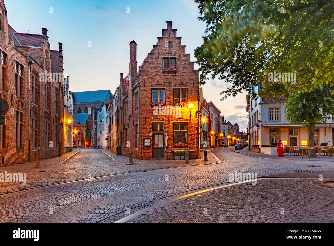Città vecchia di notte, Bruges, Belgio Foto Stock