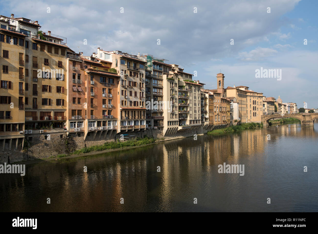 Vista dal Ponte Vecchio di Firenze, Italia Europa Foto Stock