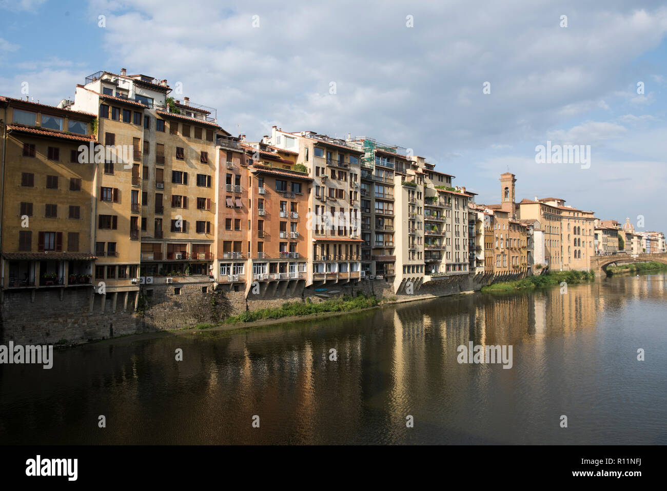 Vista dal Ponte Vecchio di Firenze, Italia Europa Foto Stock