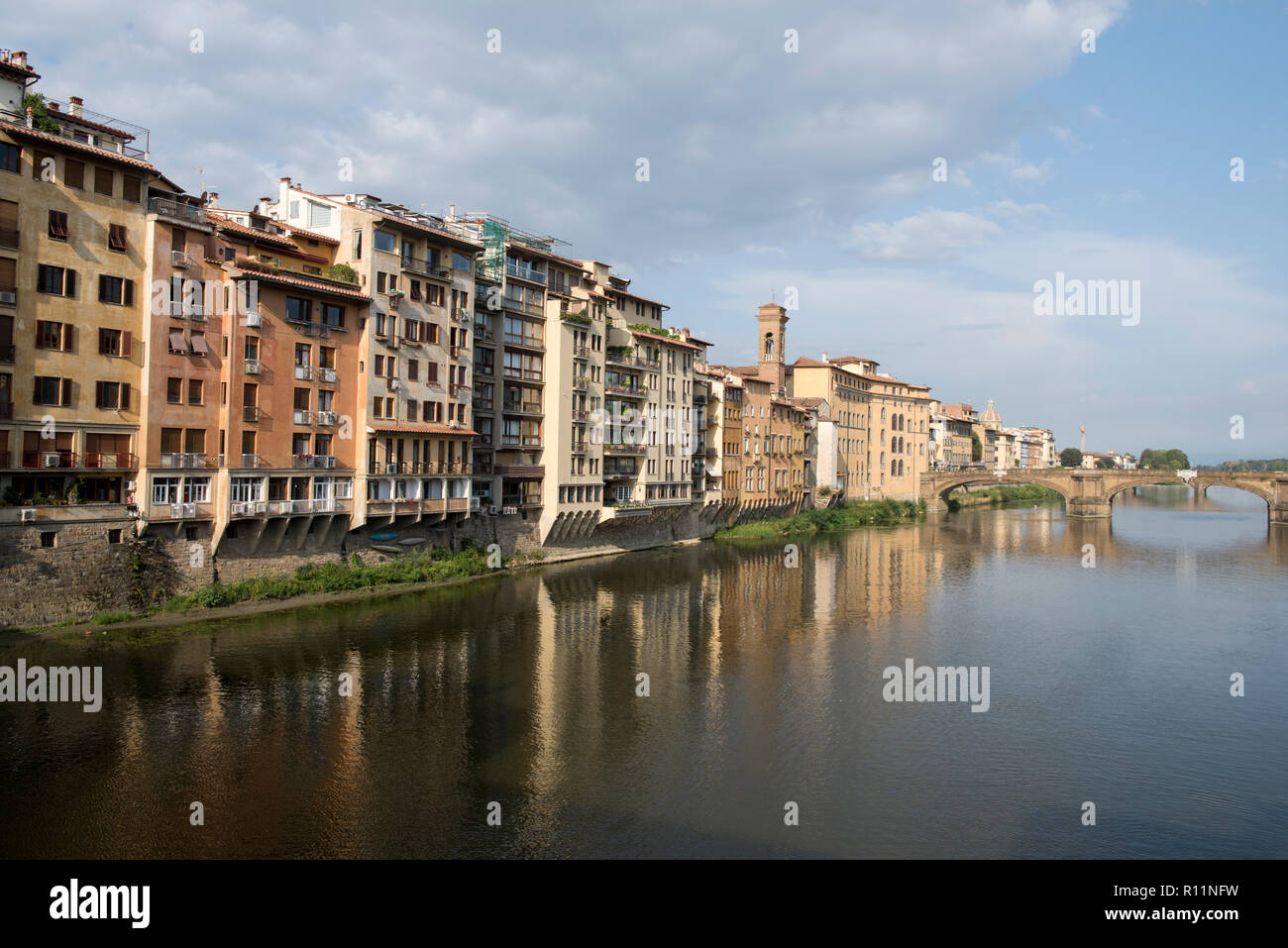Vista dal Ponte Vecchio di Firenze, Italia Europa Foto Stock