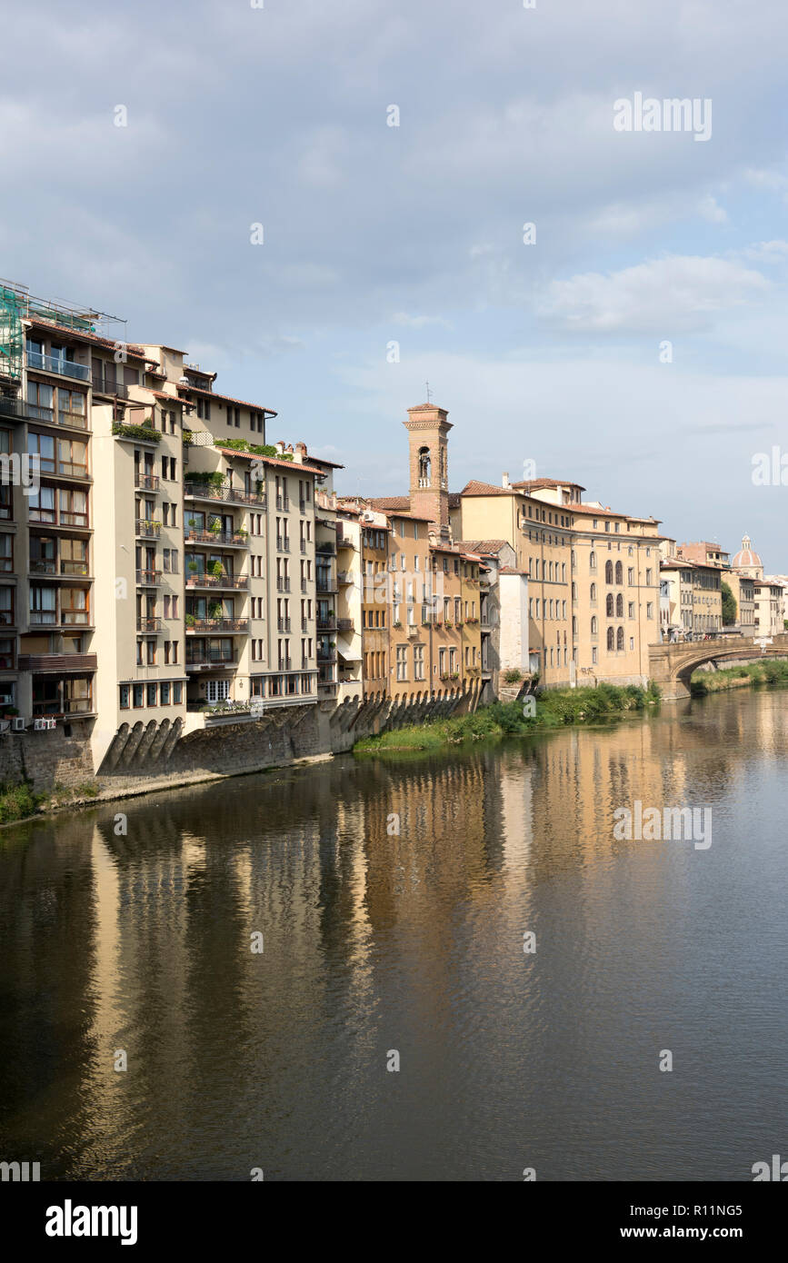 Vista dal Ponte Vecchio di Firenze, Italia Europa Foto Stock