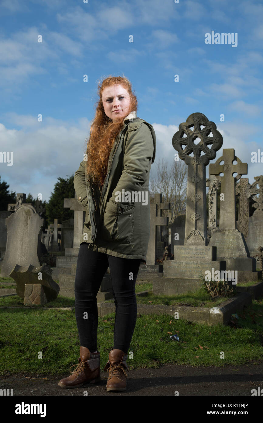 Studente - Folkestone cimitero, questa è stata progettata durante una prova di illuminazione, in questo modo siamo in grado di ricordare coloro che hanno purtroppo passato lontano. Per riflettere sulla vita e cosa diamo per scontato. Foto Stock