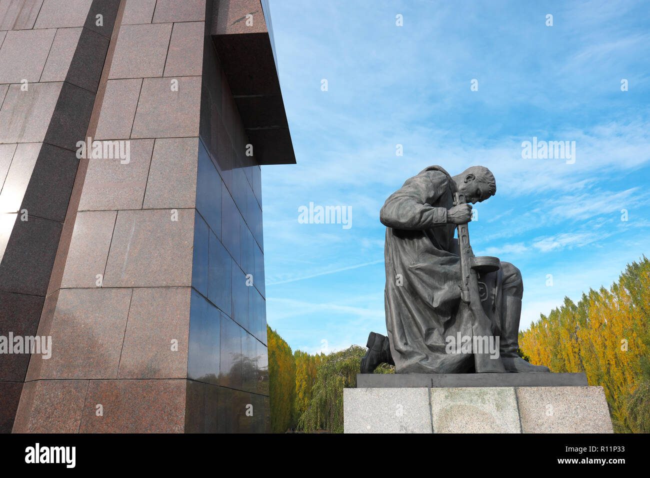 Berlino GERMANIA - La guerra sovietica Memorial al Parco Treptower sovietica onora i soldati russi che sono morti nella lotta per Berlino nel 1945 Foto Stock