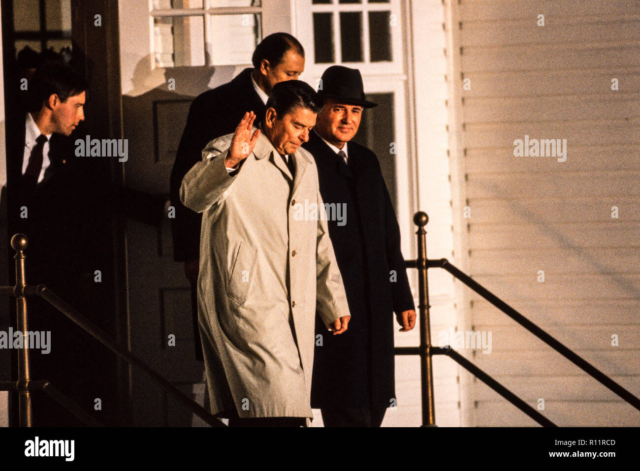 Vertice di Reykjavik incontro del presidente degli Stati Uniti Ronald Reagan e del segretario generale del partito comunista dell'Unione Sovietica Mikhail Gorbachev 11-12 ottobre 1986 Islanda Foto Stock