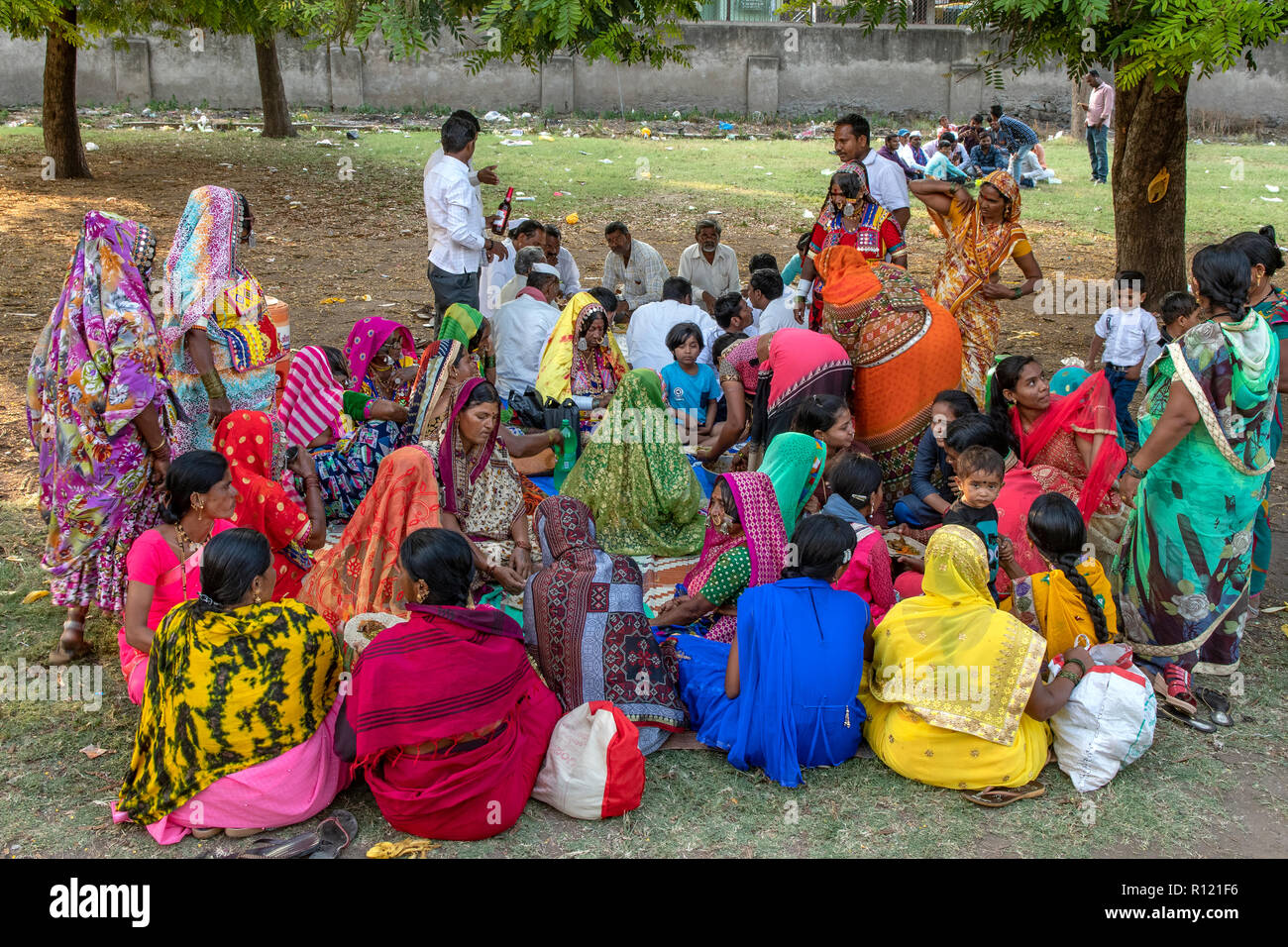 Festa di matrimonio nel Parco di Bara Kaman, Vijayapura, Karnataka, India Foto Stock