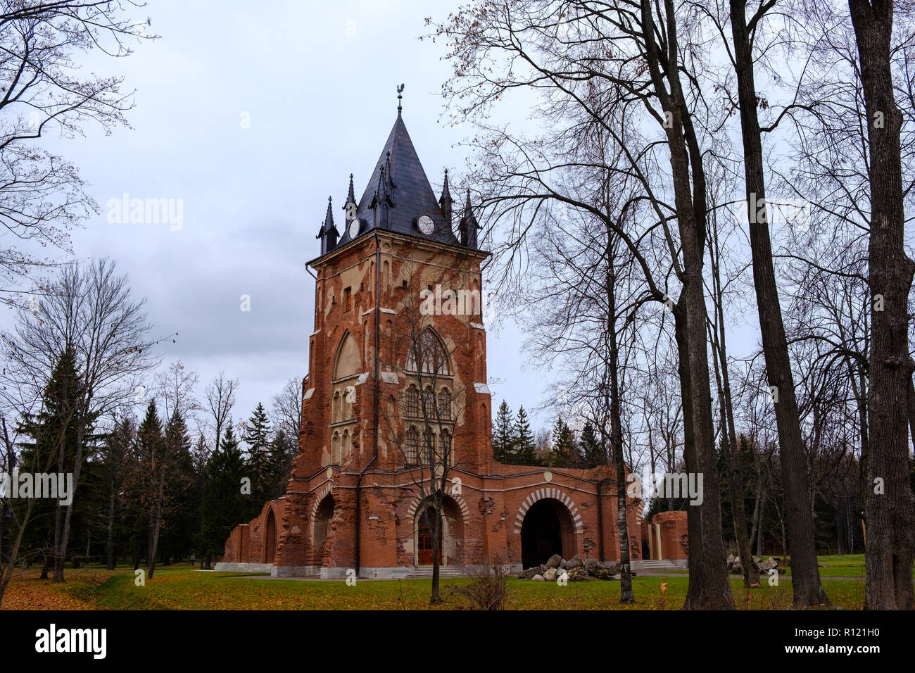 Chapelle torre nel Parco Alexander in Tsarskoe Selo, Pushkin, costruito nel 1825-1888. Foto Stock