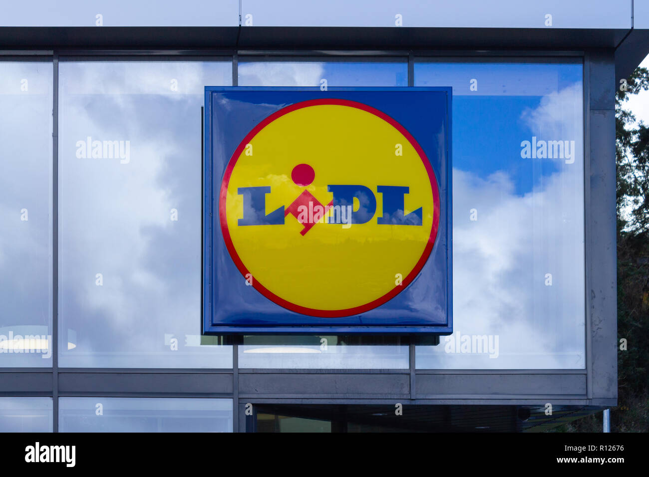 Lidl logo su un negozio LIDL front bantry West Cork in Irlanda Foto Stock