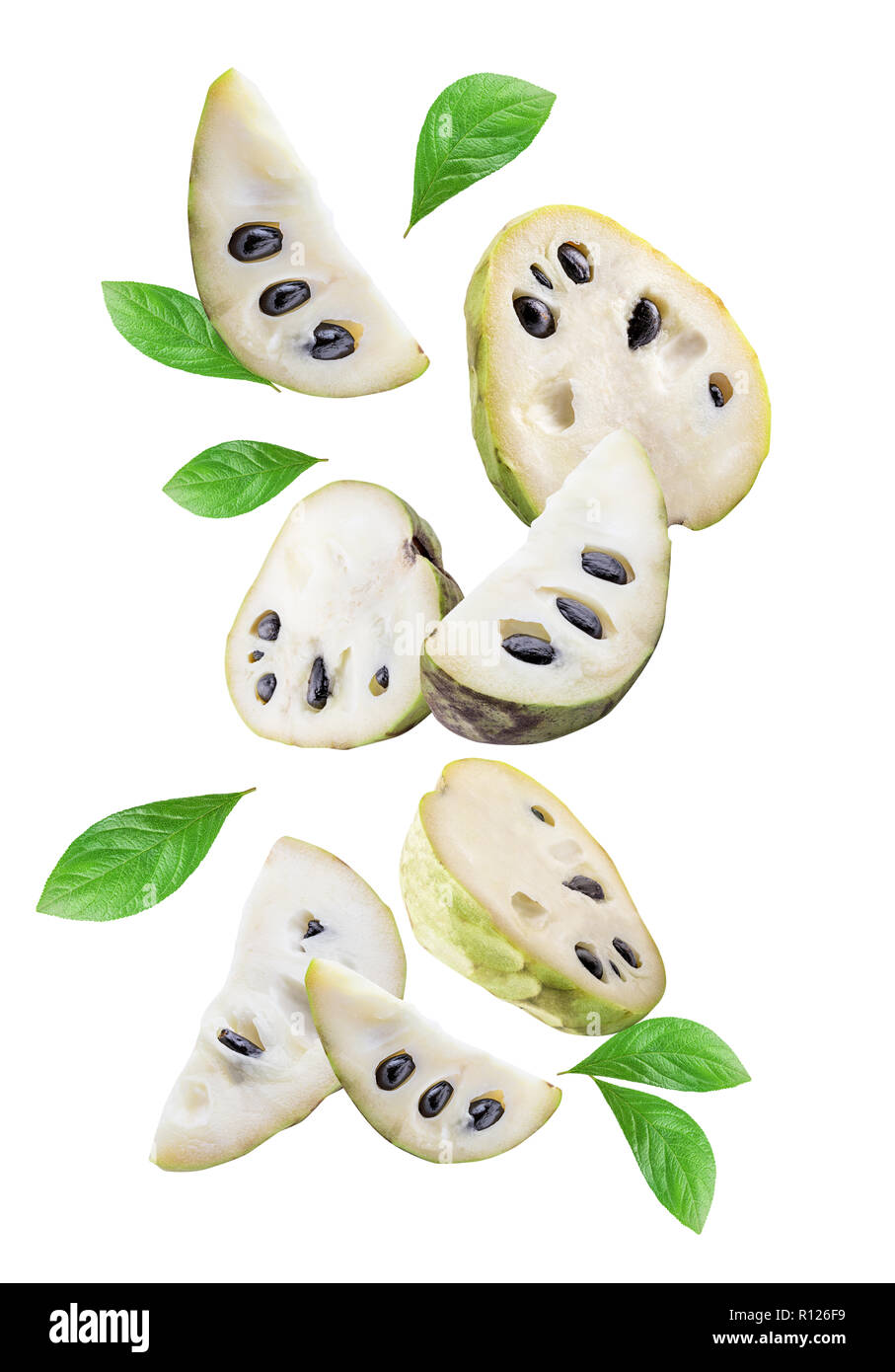 Flying cherimoyas (zucchero apple) isolato su sfondo bianco con ombra. Percorso di clipping. Foto Stock
