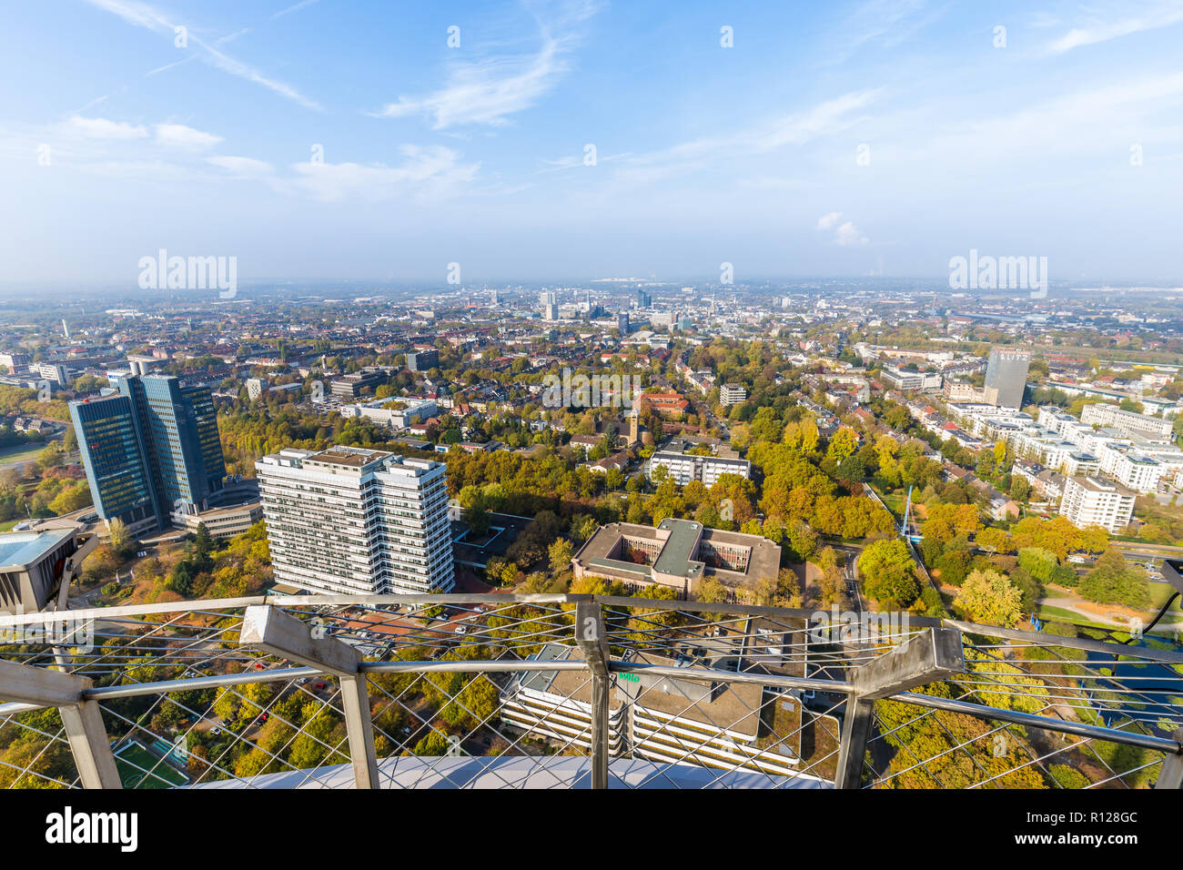 Antenna da panorama Florianturm telecommunications tower e punto di riferimento di Dortmund in Germania. Foto Stock