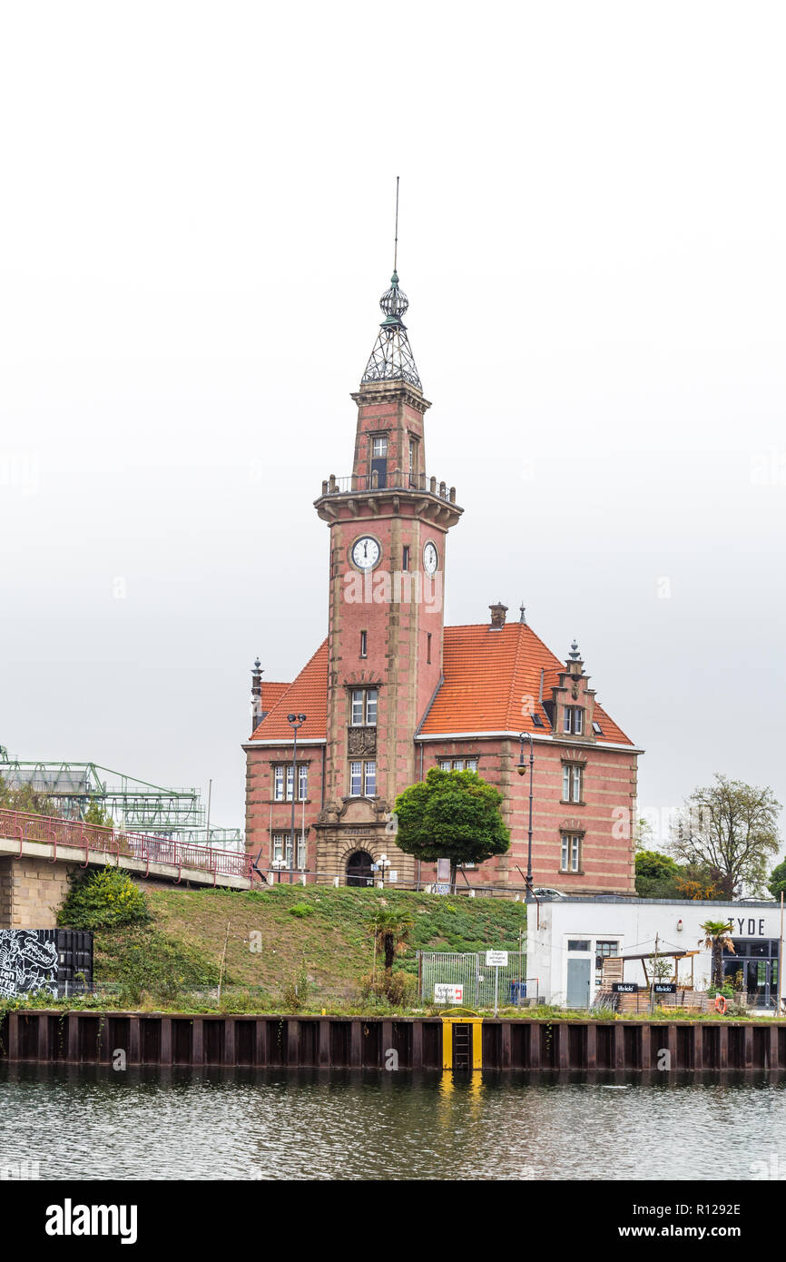 Dortmund, Renania settentrionale-Vestfalia, Germania - 19 Ottobre 2018: Old Port Authority (Altes Hafenamt) di Dortmund in Germania. Foto Stock