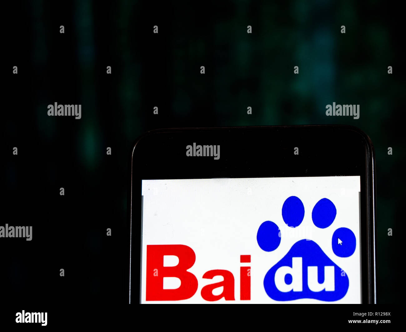 Baidu Internet company logo che si vede visualizzato sul telefono intelligente. Baidu, Inc. è una multinazionale cinese tecnologia azienda specializzata in servizi Internet e prodotti e intelligenza artificiale. Si tratta di uno dei più grandi AI e le aziende internet in tutto il mondo. Foto Stock