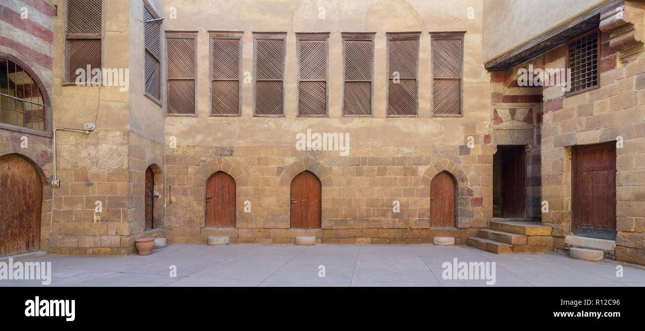 Cortile di El Razzaz historic house, situata a Darb Al-Ahmar distretto, vecchio Cairo, Egitto Foto Stock