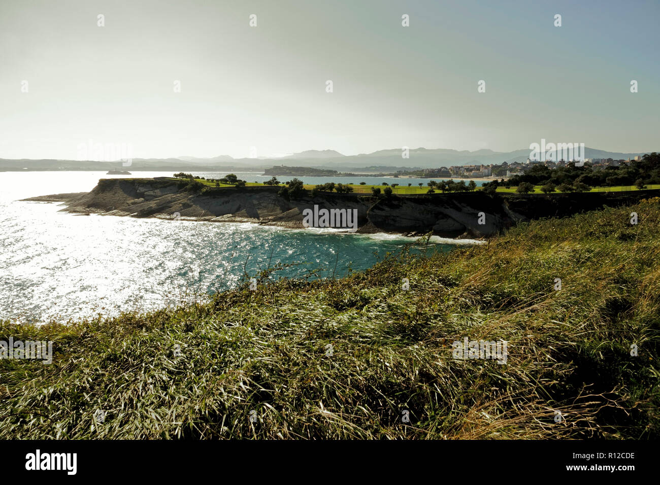Settembre,2018. Santander, Cantabria, Spagna cabo Menor peninsulare e la Matelenas Campo da golf e spiaggia a nord di Santander. Foto Stock