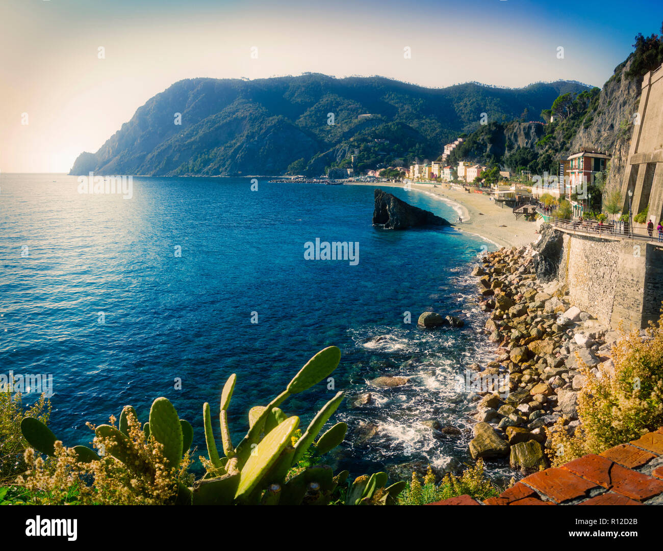 Monterosso al Mare sulla giornata di sole, Cinque Terre Liguria, Italia Foto Stock