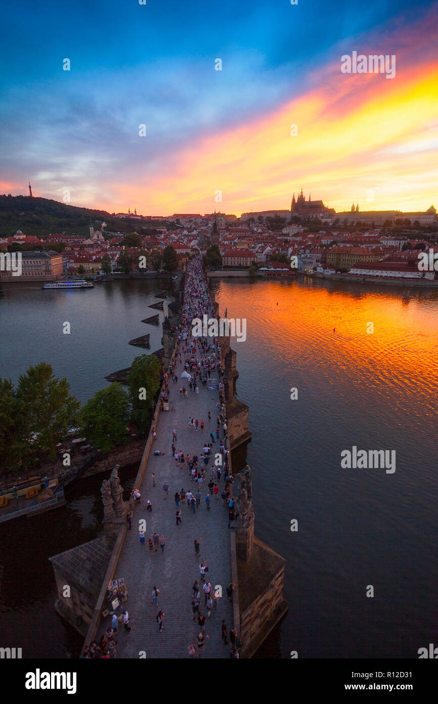Il Ponte Carlo al tramonto, Praga, Repubblica Ceca Foto Stock