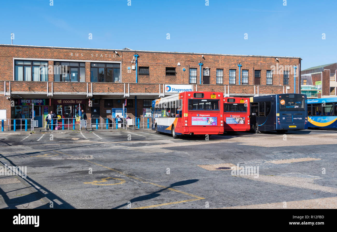 Gli autobus Stagecoach stazione dei bus a Chichester, West Sussex, in Inghilterra, Regno Unito. Foto Stock