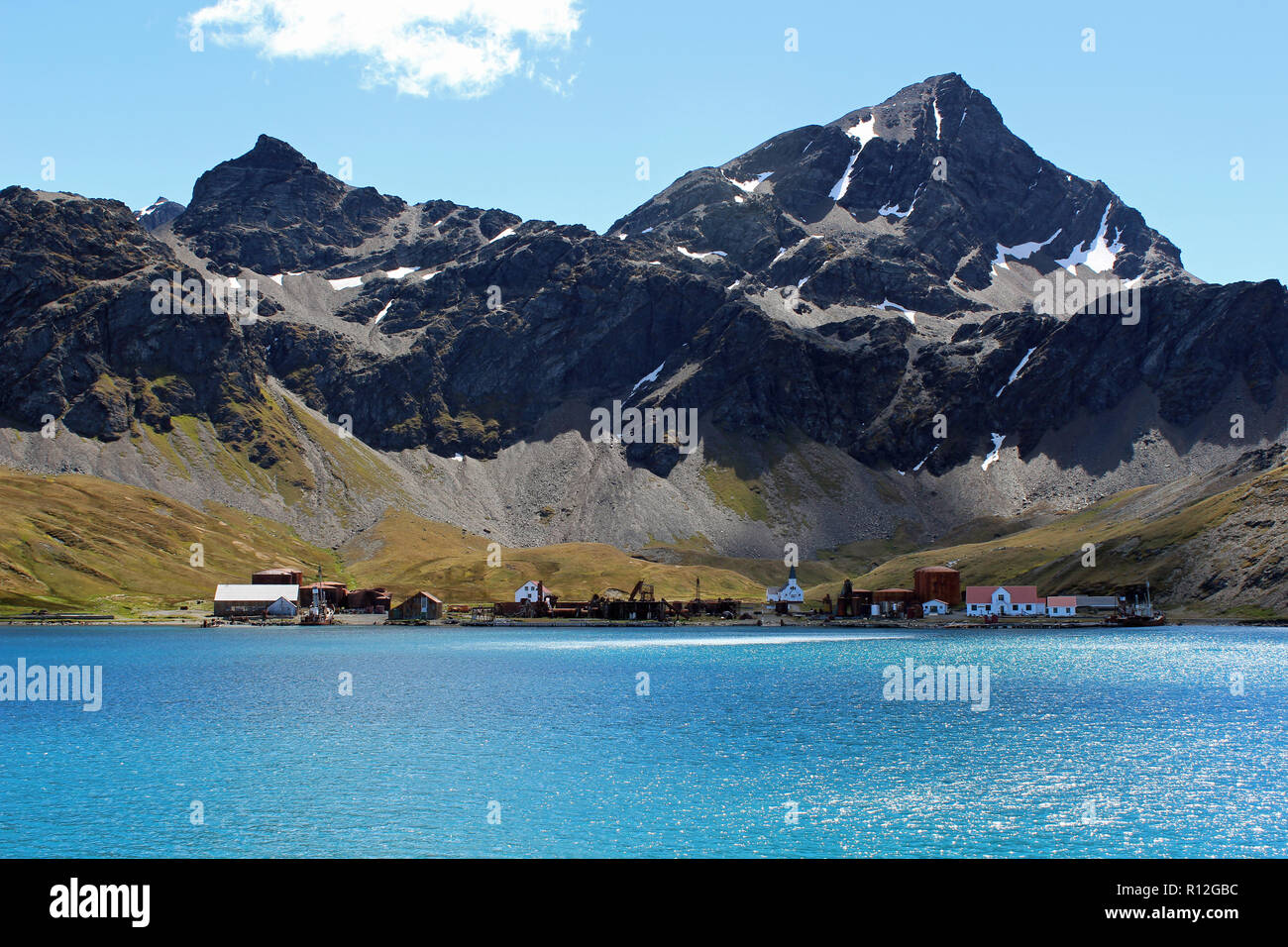 Grytviken, Ex stazione baleniera alla testa del re Edward Cove, Georgia del Sud Atlantico.Vi è un museo qui. Ernest Shackleton è qui sepolto. Foto Stock