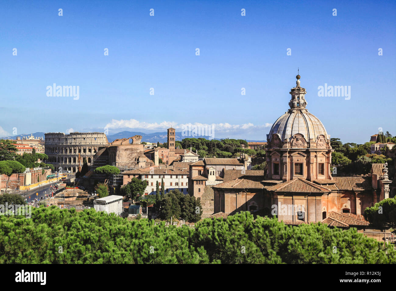 Vista di : Chiesa dei Santi Luca e Martina Chiesa, Arco di Tito, Palatino, Basilica di Santa Francesca Romana, Basilica di Massenzio e Costantino, Colosseo Foto Stock