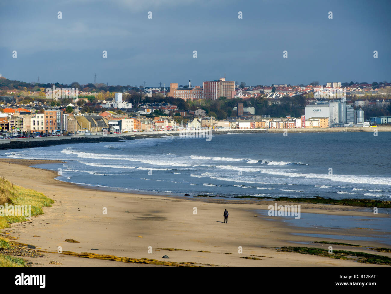 Seafield beach e a Kirkcaldy seafront, Kirkcaldy, Scozia. Foto Stock