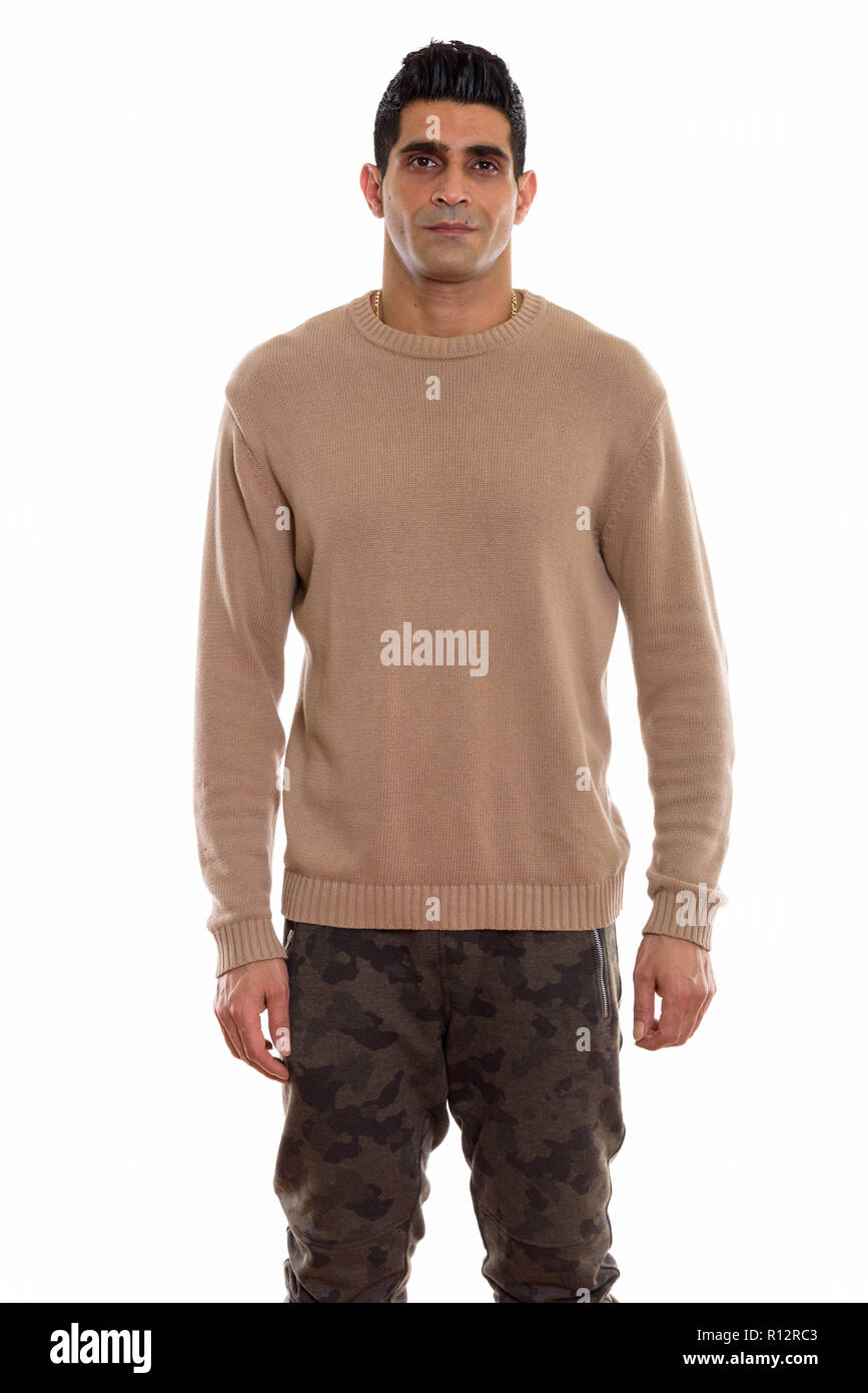 Studio shot di giovani persiano muscolare uomo in piedi Foto Stock