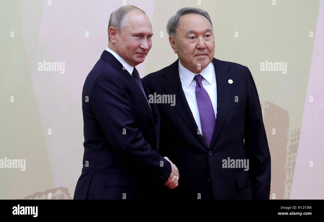 Astana in Kazakhstan. 8 Novembre, 2018. Il presidente russo Vladimir Putin, a sinistra si incontra con il presidente kazako Nursultan Nazarbayev prima della CSTO collettivo di una riunione del Consiglio di sicurezza Novembre 8, 2018 in Astana in Kazakhstan. Credito: Planetpix/Alamy Live News Foto Stock