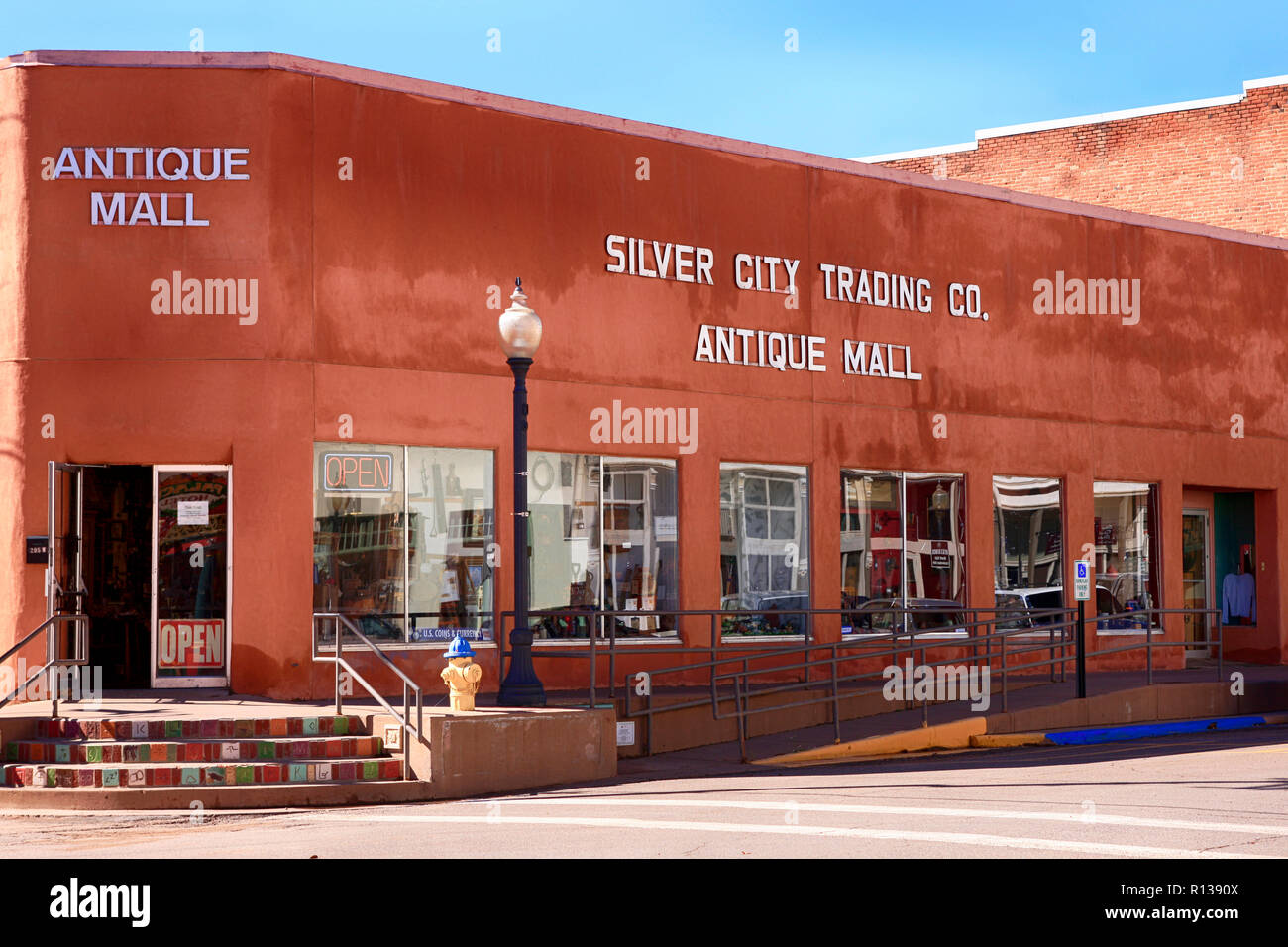 Al di fuori della città di argento Trading Company Antqiue Mall su W. Broadway St nel centro cittadino di Silver City NM Foto Stock