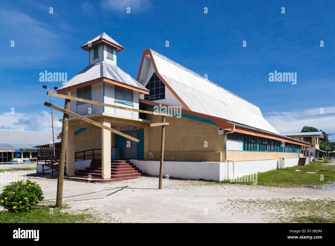 La maggior parte prominente edificio su Funafuti Atoll è Teone chiesa (Fetu Ao Lima, Stella del mattino chiesa). Lima Tausoa Falekaupule. Tuvalu, Oceania Polinesia. Foto Stock