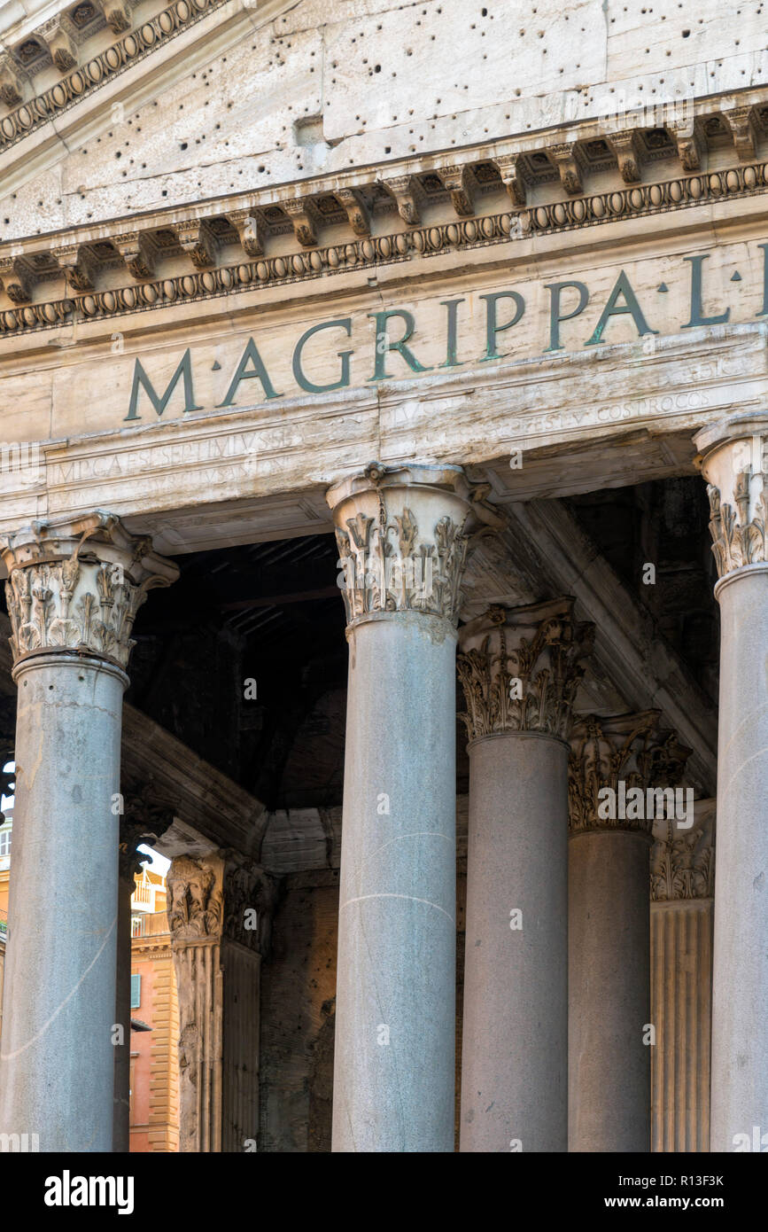 Roma, Italia - 24 ottobre 2018: Pantheon. Iconico tempio costruito circa 118 a 125 D.C. con una cupola e rinascimentale tombe, compresi di Raffaello. Foto Stock