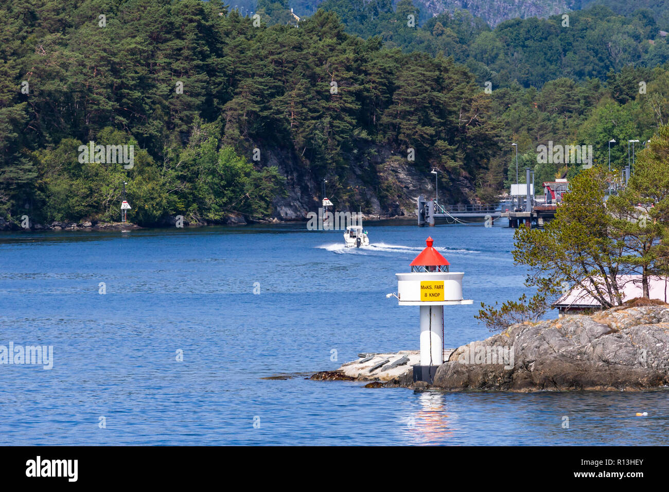Piccolo faro vicino a Bergen, Norvegia. Foto Stock
