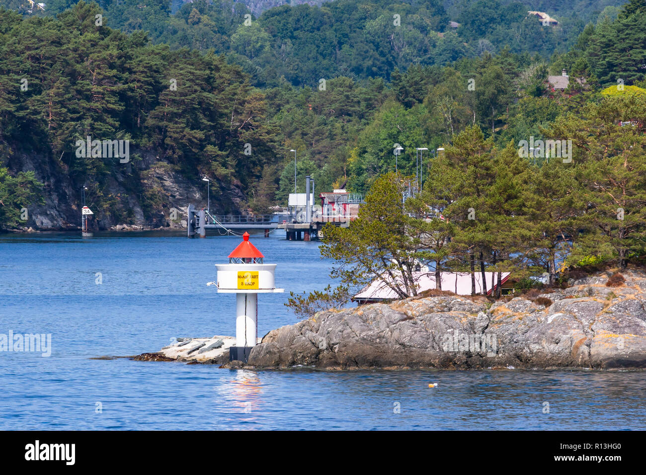 Piccolo faro vicino a Bergen, Norvegia. Foto Stock