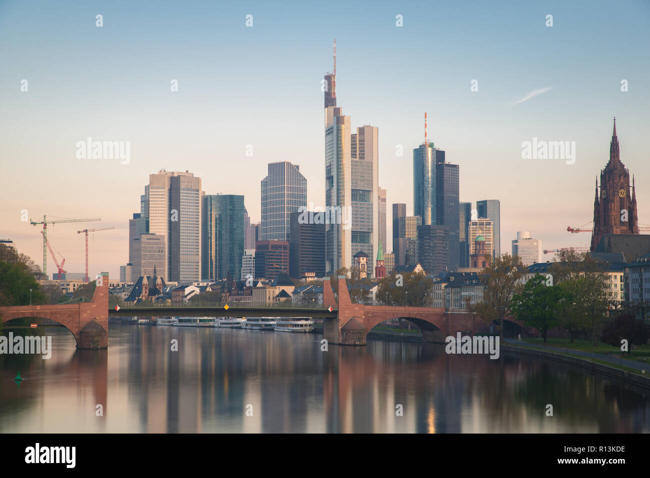 Skyline della città di Francoforte in Germania. Francoforte è il centro finanziario della città in Germania. Foto Stock