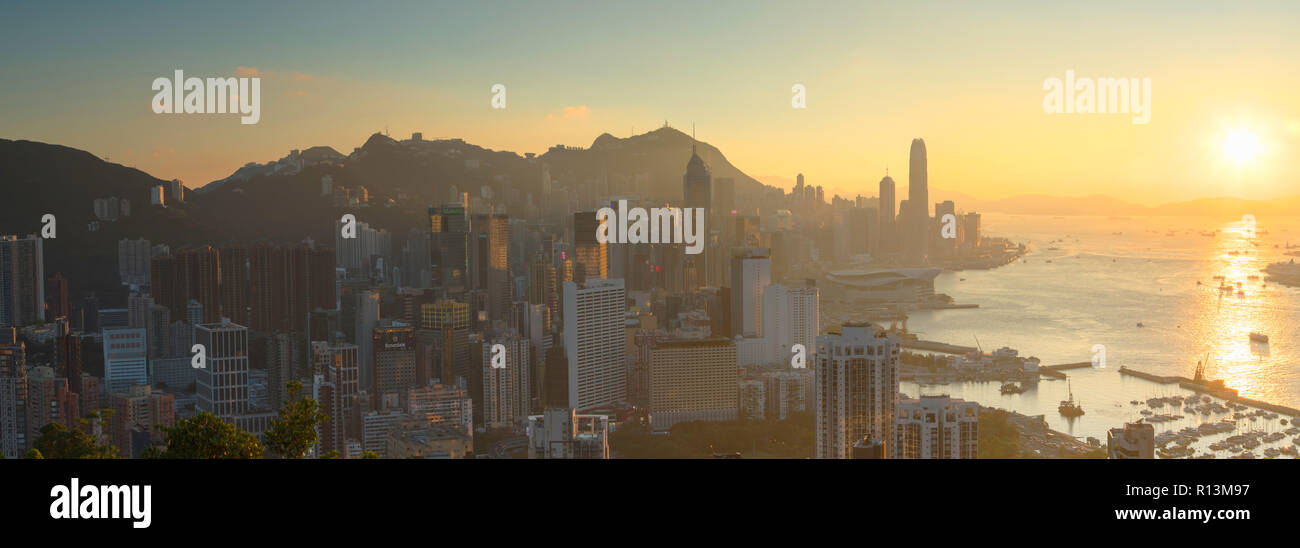Skyline di Hong Kong Island al tramonto, Hong Kong Foto Stock