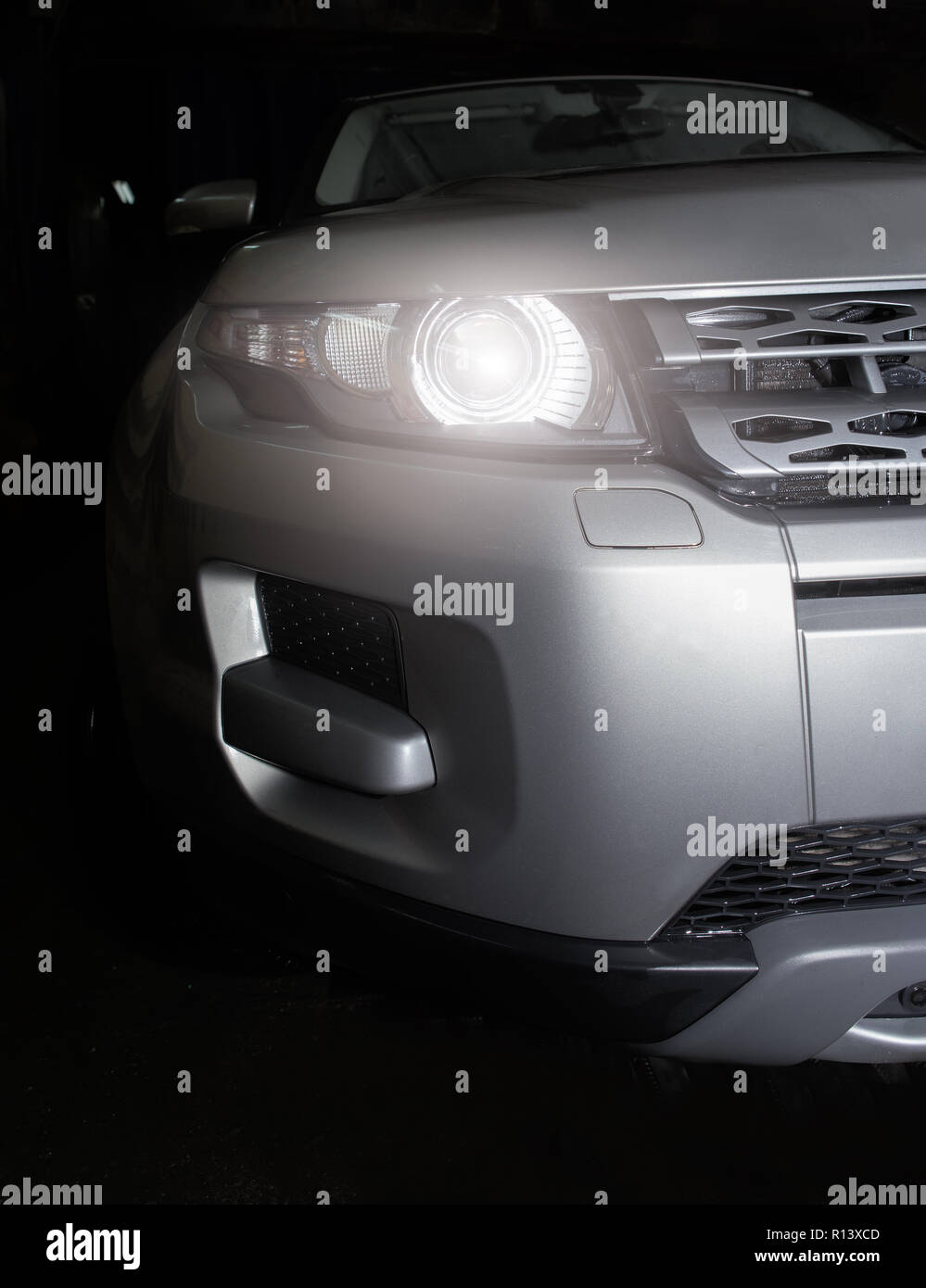Il faro di moderne auto di prestigio closeup Foto Stock