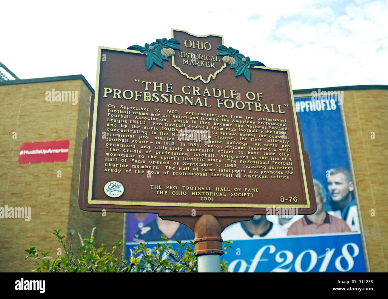 Un Ohio marcatore storico per la Pro Football Hall of Fame di Canton, Ohio, Stati Uniti d'America segna "la culla del calcio professionale" negli Stati Uniti. Foto Stock