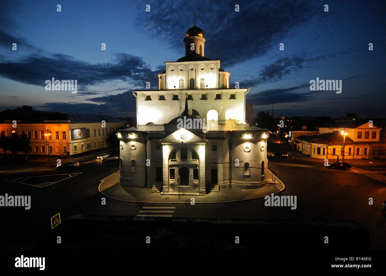 Porta d'oro di Vladimir al crepuscolo, Russia Foto Stock