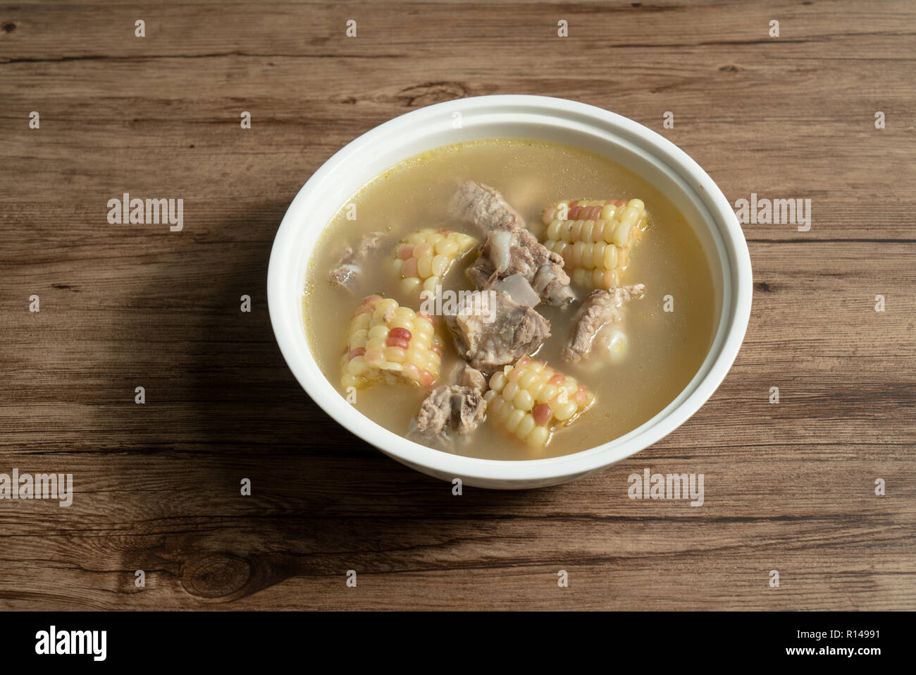 Cinese tradizionale cibo, il mais e la zuppa spareribs Foto Stock