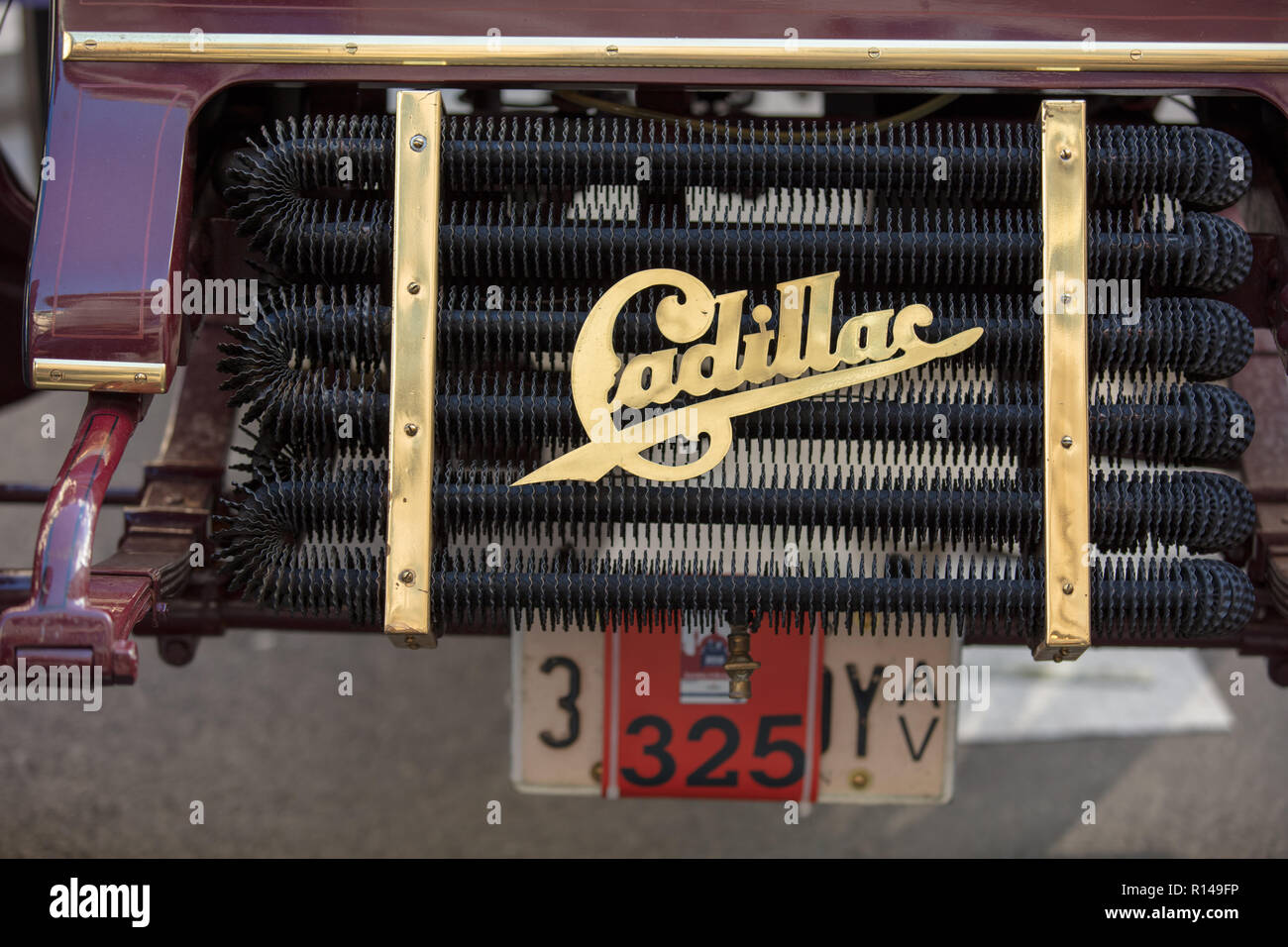 Vintage Cadillac radiatore sull'Illinois Route 66 Regent Street Motor Show, Londra, Regno Unito, novembre 2018. Foto Stock