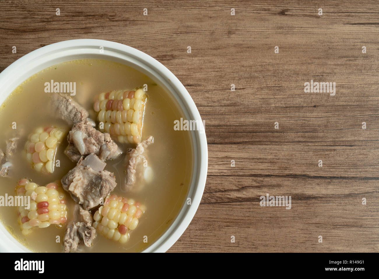 Cinese tradizionale cibo, il mais e la zuppa spareribs Foto Stock