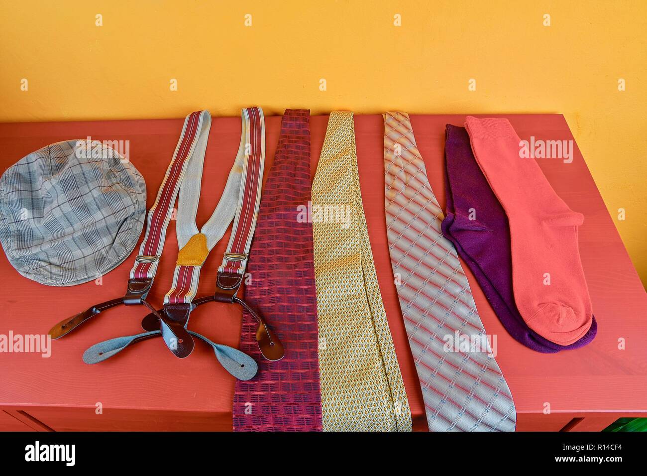 Bretelle di pantaloni immagini e fotografie stock ad alta risoluzione -  Alamy