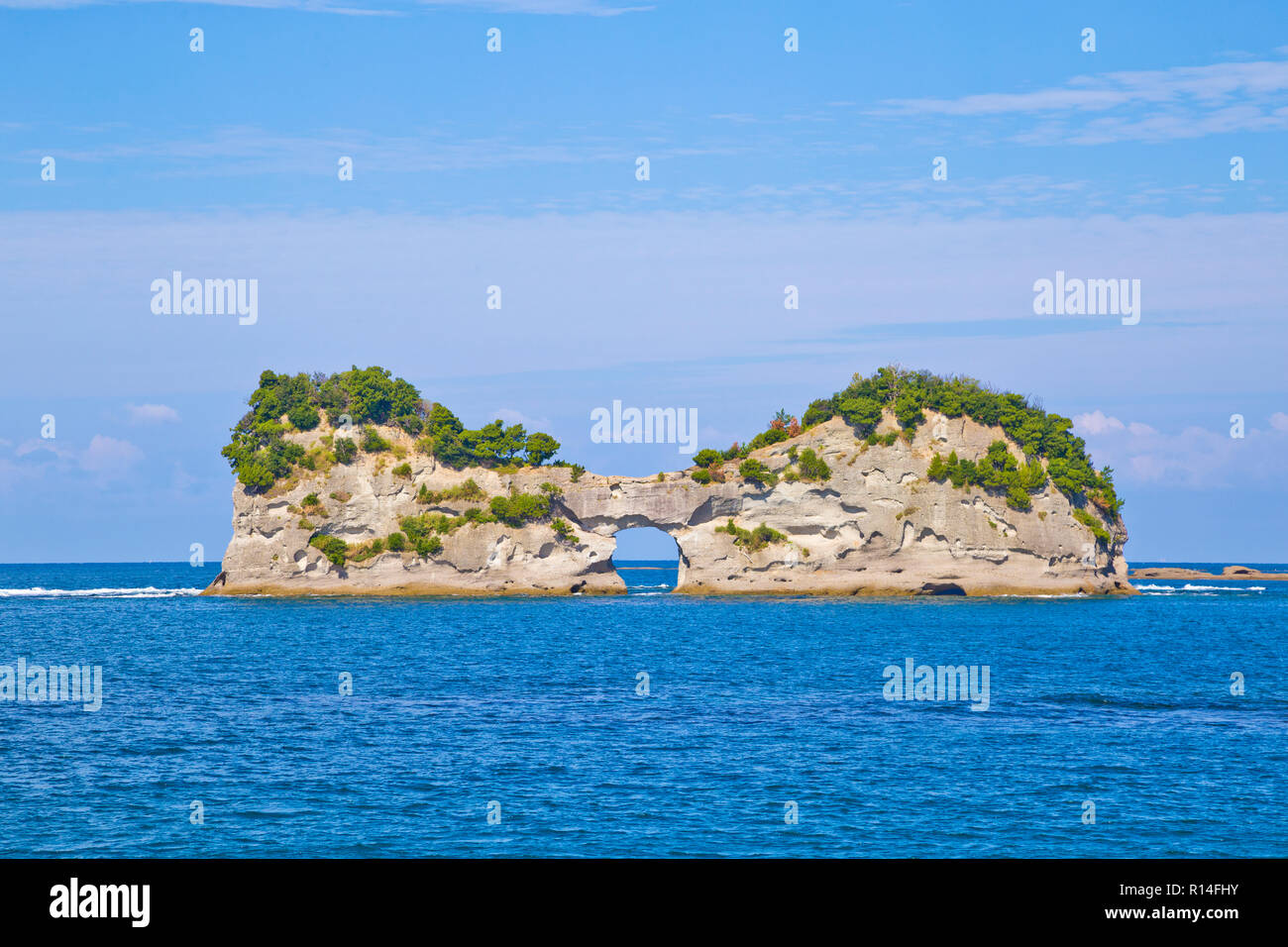 Engetsu Island è una piccola isola al largo della costa di Shirahama. Foto Stock