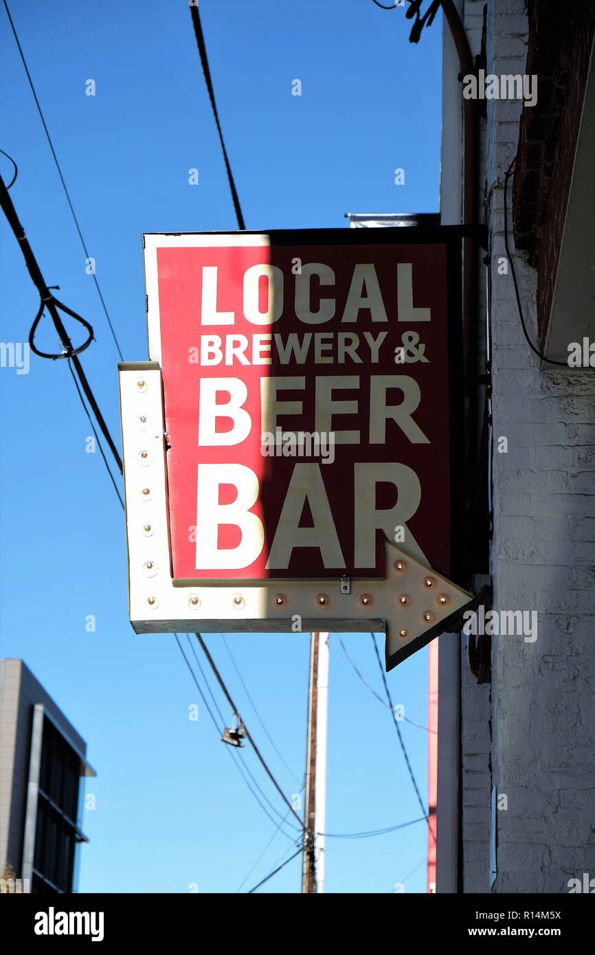 Segno per 'Locale Brewing Company", una birreria e toccare camera in San Francisco, California, Stati Uniti d'America; birrificio locale & beer bar. Foto Stock